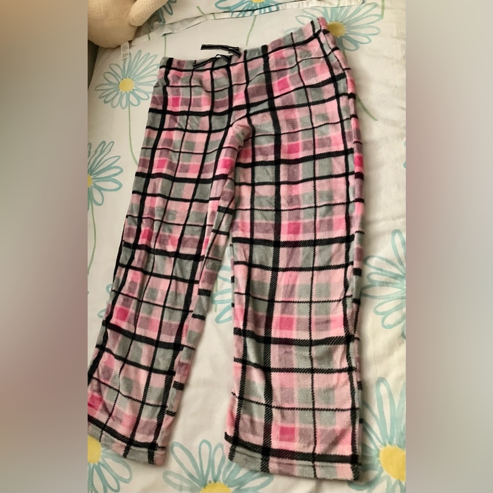 Women’s sleep pants, fuzzy, pink plaid, never worn